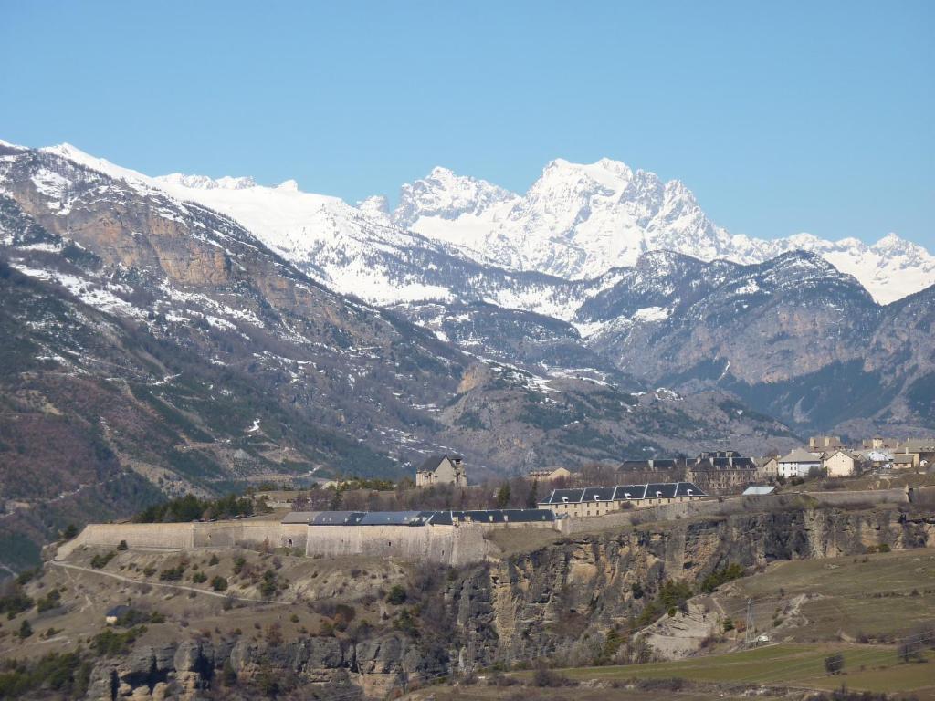 Le Rendez Vous De Vauban Gites & Spa Mont-Dauphin Eksteriør bilde